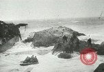 Standbild USS LST-349 Gründer auf Felsen aus Ponza Italien im Sturm Italien, 1944, aus Sekunde 28 historischem Filmmaterial Videoclip 65675067074