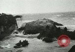 Standbild USS LST-349 Gründer auf Felsen aus Ponza Italien im Sturm Italien, 1944, aus Sekunde 29 historischem Filmmaterial Videoclip 65675067074