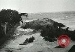Standbild USS LST-349 Gründer auf Felsen aus Ponza Italien im Sturm Italien, 1944, aus Sekunde 31 historischem Filmmaterial Videoclip 65675067074