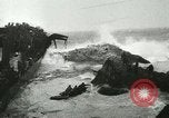 Standbild USS LST-349 Gründer auf Felsen aus Ponza Italien im Sturm Italien, 1944, aus Sekunde 33 historischem Filmmaterial Videoclip 65675067074