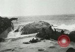Standbild USS LST-349 Gründer auf Felsen aus Ponza Italien im Sturm Italien, 1944, aus Sekunde 36 historischem Filmmaterial Videoclip 65675067074