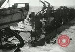 Standbild USS LST-349 Gründer auf Felsen aus Ponza Italien im Sturm Italien, 1944, aus Sekunde 38 historischem Filmmaterial Videoclip 65675067074