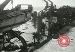 Standbild USS LST-349 Gründer auf Felsen aus Ponza Italien im Sturm Italien, 1944, aus Sekunde 39 historischem Filmmaterial Videoclip 65675067074