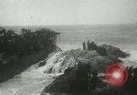Standbild USS LST-349 Gründer auf Felsen aus Ponza Italien im Sturm Italien, 1944, aus Sekunde 43 historischem Filmmaterial Videoclip 65675067074