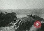 Standbild USS LST-349 Gründer auf Felsen aus Ponza Italien im Sturm Italien, 1944, aus Sekunde 45 historischem Filmmaterial Videoclip 65675067074