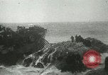 Standbild USS LST-349 Gründer auf Felsen aus Ponza Italien im Sturm Italien, 1944, aus Sekunde 46 historischem Filmmaterial Videoclip 65675067074