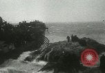 Standbild USS LST-349 Gründer auf Felsen aus Ponza Italien im Sturm Italien, 1944, aus Sekunde 47 historischem Filmmaterial Videoclip 65675067074