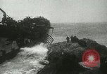 Standbild USS LST-349 Gründer auf Felsen aus Ponza Italien im Sturm Italien, 1944, aus Sekunde 48 historischem Filmmaterial Videoclip 65675067074