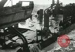 Standbild USS LST-349 Gründer auf Felsen aus Ponza Italien im Sturm Italien, 1944, aus Sekunde 52 historischem Filmmaterial Videoclip 65675067074