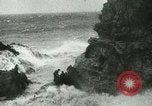 Standbild USS LST-349 Gründer auf Felsen aus Ponza Italien im Sturm Italien, 1944, aus Sekunde 56 historischem Filmmaterial Videoclip 65675067074