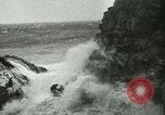 Standbild USS LST-349 Gründer auf Felsen aus Ponza Italien im Sturm Italien, 1944, aus Sekunde 57 historischem Filmmaterial Videoclip 65675067074