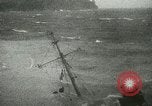 Standbild USS LST-349 Gründer auf Felsen aus Ponza Italien im Sturm Italien, 1944, aus Sekunde 62 historischem Filmmaterial Videoclip 65675067074