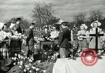 Image mariage militaire Orting Washington USA, 1944, de la seconde 18 séquences d'archives historiques vidéo 65675067075