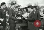 Image mariage militaire Orting Washington USA, 1944, de la seconde 22 séquences d'archives historiques vidéo 65675067075