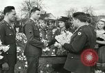 Image mariage militaire Orting Washington USA, 1944, de la seconde 24 séquences d'archives historiques vidéo 65675067075