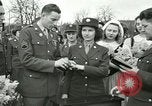 Image mariage militaire Orting Washington USA, 1944, de la seconde 36 séquences d'archives historiques vidéo 65675067075