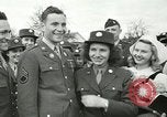 Image mariage militaire Orting Washington USA, 1944, de la seconde 45 séquences d'archives historiques vidéo 65675067075