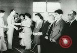 Immagine di Medaglie di cuore viola per i soldati giapponesi-americani United States USA, 1944, secondo 29 filmato di repertorio 65675067080