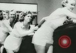 Immagine di Donne bagnini Nuovo Galles del Sud Australia, 1944, secondo 12 filmato di repertorio 65675067082