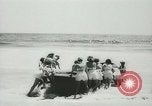 Immagine di Donne bagnini Nuovo Galles del Sud Australia, 1944, secondo 16 filmato di repertorio 65675067082