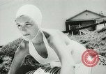 Immagine di Donne bagnini Nuovo Galles del Sud Australia, 1944, secondo 46 filmato di repertorio 65675067082