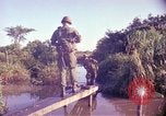 Standbild Betrieb Buckel Vietnam, 1965, aus Sekunde 26 historischem Filmmaterial Videoclip 65675067089
