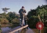 Standbild Betrieb Buckel Vietnam, 1965, aus Sekunde 28 historischem Filmmaterial Videoclip 65675067089
