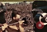 Standbild M1A1 155mm Kanone Peleliu Palau Inseln, 1944, aus Sekunde 1 historischem Filmmaterial Videoclip 65675067107