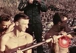 Standbild M1A1 155mm Kanone Peleliu Palau Inseln, 1944, aus Sekunde 8 historischem Filmmaterial Videoclip 65675067107