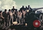Standbild M1A1 155mm Kanone Peleliu Palau Inseln, 1944, aus Sekunde 13 historischem Filmmaterial Videoclip 65675067107