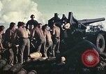 Standbild M1A1 155mm Kanone Peleliu Palau Inseln, 1944, aus Sekunde 15 historischem Filmmaterial Videoclip 65675067107