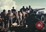 Standbild M1A1 155mm Kanone Peleliu Palau Inseln, 1944, aus Sekunde 16 historischem Filmmaterial Videoclip 65675067107