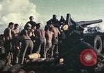 Standbild M1A1 155mm Kanone Peleliu Palau Inseln, 1944, aus Sekunde 18 historischem Filmmaterial Videoclip 65675067107