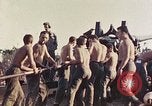 Standbild M1A1 155mm Kanone Peleliu Palau Inseln, 1944, aus Sekunde 42 historischem Filmmaterial Videoclip 65675067107