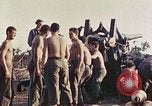 Standbild M1A1 155mm Kanone Peleliu Palau Inseln, 1944, aus Sekunde 47 historischem Filmmaterial Videoclip 65675067107