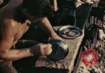 Standbild M1A1 155mm Kanone Peleliu Palau Inseln, 1944, aus Sekunde 49 historischem Filmmaterial Videoclip 65675067107