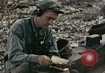 Standbild M1A1 155mm Kanone Peleliu Palau Inseln, 1944, aus Sekunde 58 historischem Filmmaterial Videoclip 65675067107