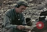 Standbild M1A1 155mm Kanone Peleliu Palau Inseln, 1944, aus Sekunde 59 historischem Filmmaterial Videoclip 65675067107