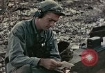 Standbild M1A1 155mm Kanone Peleliu Palau Inseln, 1944, aus Sekunde 60 historischem Filmmaterial Videoclip 65675067107