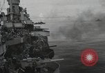 Standbild Invasion von Peleliu Peleliu Palau Inseln, 1944, aus Sekunde 54 historischem Filmmaterial Videoclip 65675067131