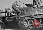 Immagine di Armored Combat training Mojave California USA, 1955, secondo 43 filmato di repertorio 65675067161