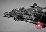 Immagine di Armored Combat training Mojave California USA, 1955, secondo 46 filmato di repertorio 65675067161