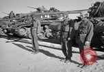 Immagine di Armored Combat training Mojave California USA, 1955, secondo 57 filmato di repertorio 65675067161