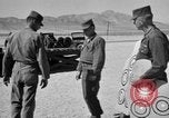 Immagine di Armored Combat training Mojave California USA, 1955, secondo 38 filmato di repertorio 65675067162