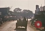 Image camions chargés avec du riz Vietnam, 1968, de la seconde 17 séquences d'archives historiques vidéo 65675067226