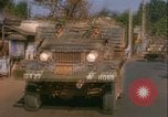 Image camions chargés avec du riz Vietnam, 1968, de la seconde 30 séquences d'archives historiques vidéo 65675067226