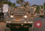 Image camions chargés avec du riz Vietnam, 1968, de la seconde 31 séquences d'archives historiques vidéo 65675067226