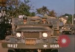 Image camions chargés avec du riz Vietnam, 1968, de la seconde 32 séquences d'archives historiques vidéo 65675067226