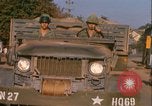 Image camions chargés avec du riz Vietnam, 1968, de la seconde 36 séquences d'archives historiques vidéo 65675067226