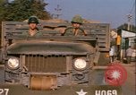 Image camions chargés avec du riz Vietnam, 1968, de la seconde 37 séquences d'archives historiques vidéo 65675067226